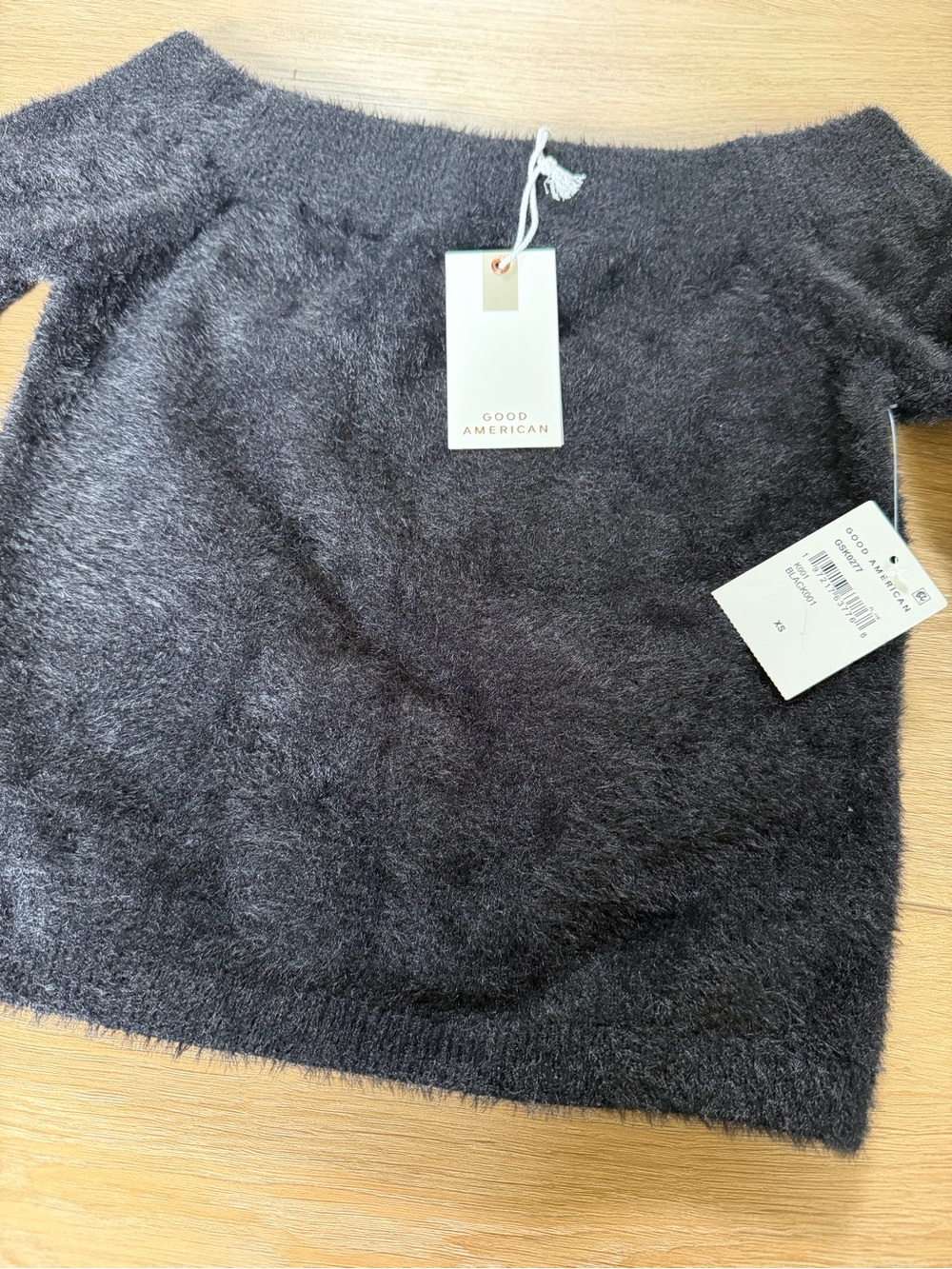Good American Plush Off-Shoulder Sweater Top Black XS NWT - Picture 2 of 5